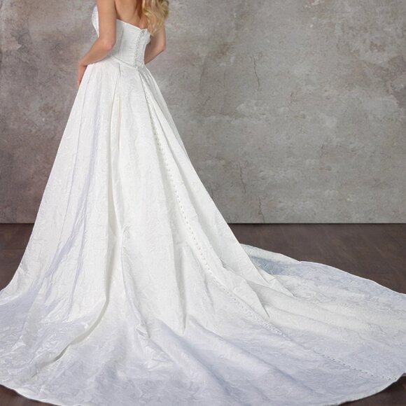 Essense of Australia Wedding Dress D4149 WITH OVERSKIRT - Picture 7 of 7